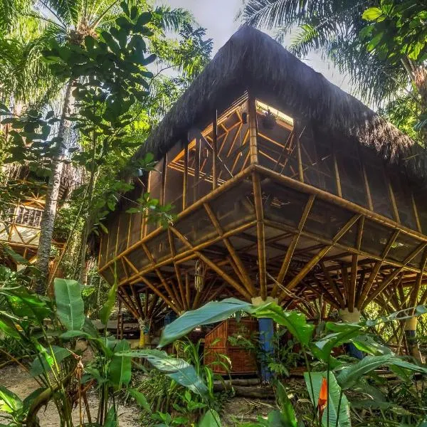 Universo Pol Bamboo Hostel