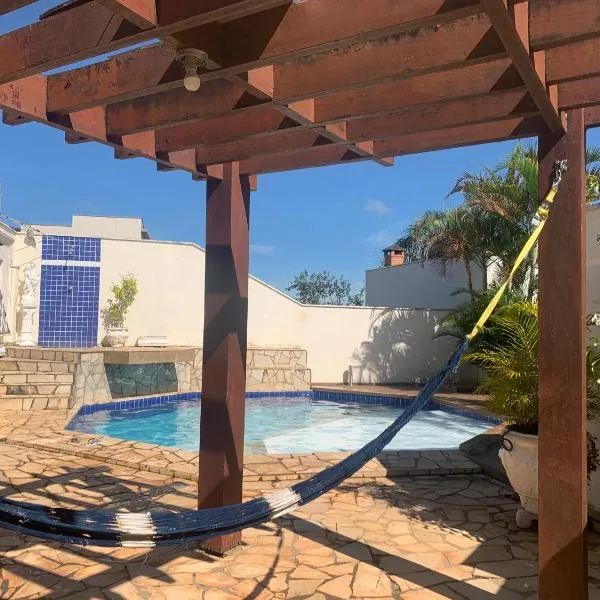 Quarto em casa c/piscina