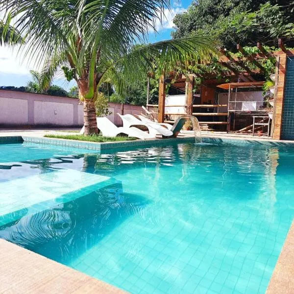 Casa com piscina e muita tranquilidade