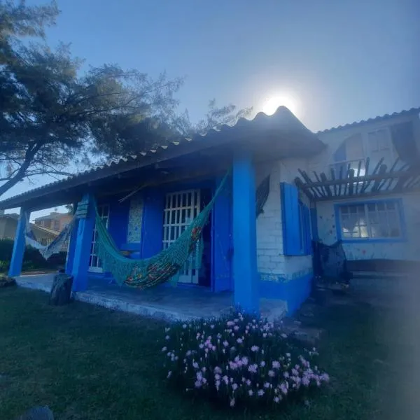 Casa beiramar, vista mar e pinheiros, pé na areia!