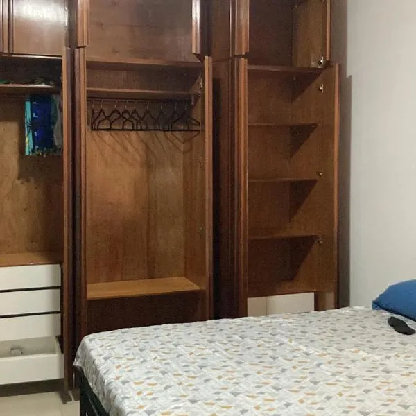 Quarto suíte privativo em casa ampla e confortável