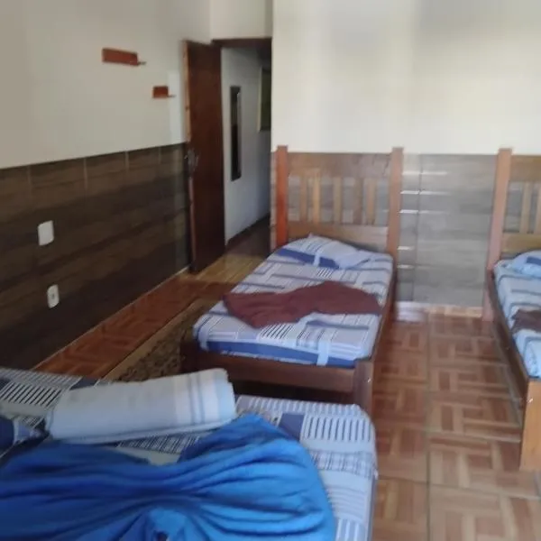 QUARTO COM COZINHA E CHURRASQUEIRA PARa ATÉ 7 PESSOAS A SÓ 600 METROS DA BASÍLICA